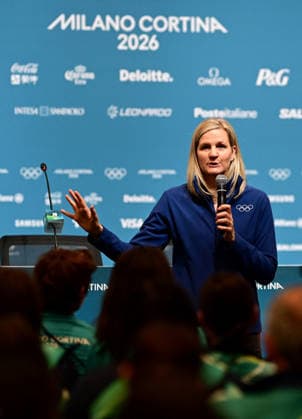 (260129) -- MILAN, Jan. 29, 2026 -- Kirsty Coventry, President of International Olympic Committee (IOC), speaks to volunteers during a meeting with Milano Cortina 2026 volunteers in Milan, Italy, Jan. 29, 2026. (Photo by Pool Photo via Reuters) (SP)ITALY-MILAN-MILANO CORTINA 2026 OLYMPICS-MEETING-VOLUNTEERS DanielexMascolo 