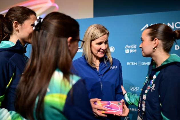 (260129) -- MILAN, Jan. 29, 2026 -- IOC President Kirsty Coventry (2nd R) talks with volunteers after a meeting with Milano Cortina 2026 volunteers in Milan, Italy, Jan. 29, 2026. (Photo by Pool Photo via Reuters) (SP)ITALY-MILAN-MILANO CORTINA 2026 OLYMPICS-MEETING-VOLUNTEERS DanielexMascolo 