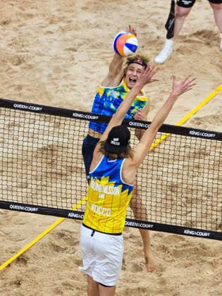 STOCKHOLM, SVERIGE 20260129 Sveriges David Ahman mot Sveriges Jacob Hölting Nilsson under finalen av beachvolleyboll-tävlingen Stockholm Beach 2026, en officiell deltävling i den internationella Queen & King of the Court-serien, i Avicii Arena i Stockholm. STOCKHOLM SVERIGE x60160x