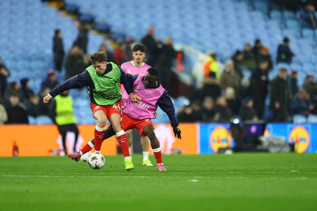 SOCCER - UEFA EL, Aston Villa vs RBS BIRMINGHAM,ENGLAND,29.JAN.26 - SOCCER - UEFA Europa League, Aston Villa FC vs Red Bull Salzburg. Image shows Jannik Schuster (RBS) during the warm up.  GEPAxpictures xMichaelxZemanek