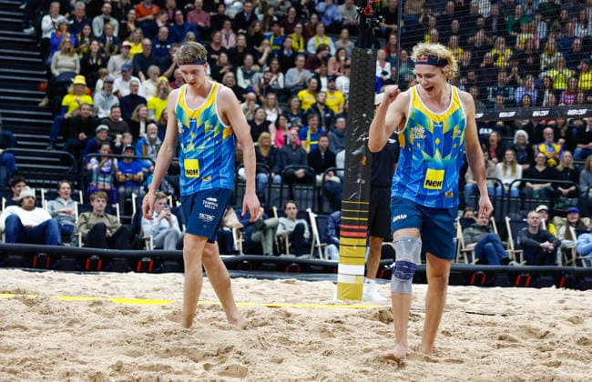STOCKHOLM, SVERIGE 20260129 Sveriges Jonatan Hellvig och David Ahman under finalen av beachvolleyboll-tävlingen Stockholm Beach 2026, en officiell deltävling i den internationella Queen & King of the Court-serien, i Avicii Arena i Stockholm. STOCKHOLM SVERIGE x60160x