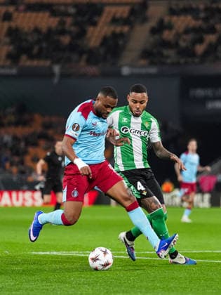 Fußball, EuroLeague, Real Betis Sevilla - Feyenoord Rotterdam UEFA Europa League: Real Betis v Feyenoord Sevilla - Cyle Larin of Feyenoord, Natan of Real Betis during the eighth match of the UEFA Europa League 2025 2026. The match is set between Real Betis Balompie and Feyenoord at Estadio La Cartuja on 29 January 2026 in Sevilla, Spain. Copyright: xTomxBodex