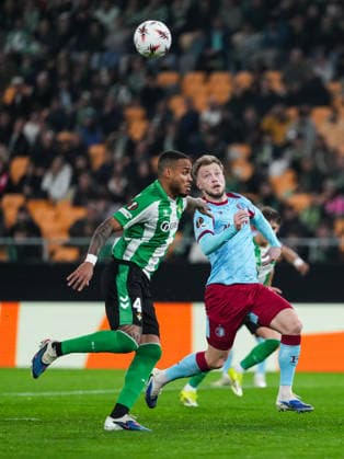 Fußball, EuroLeague, Real Betis Sevilla - Feyenoord Rotterdam #5 UEFA Europa League: Real Betis v Feyenoord Sevilla - Natan of Real Betis, Casper Tengstedt of Feyenoord during the eighth match of the UEFA Europa League 2025 2026. The match is set between Real Betis Balompie and Feyenoord at Estadio La Cartuja on 29 January 2026 in Sevilla, Spain. Copyright: xTomxBodex