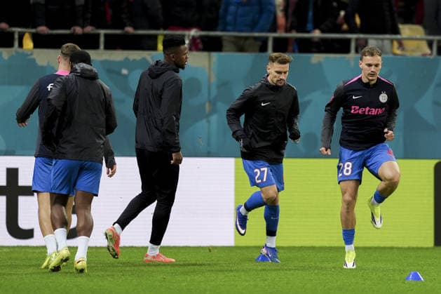 FCSB v Fenerbahce - UEFA Europa League BUCHAREST, ROMANIA - JANUARY 29: Darius Dumitru Olaru (27) and Alexandru Grigoras Pantea (28) of FCSB warm up ahead of the UEFA Europa League Week 8 football match between FCSB and Fenerbahce in Bucharest, Romania on January 29, 2026. Arife Karakum Anadolu Bucharest Romania. Editorial use only. Please get in touch for any other usage.  Copyright: x2026xAnadoluxArifexKarakumx