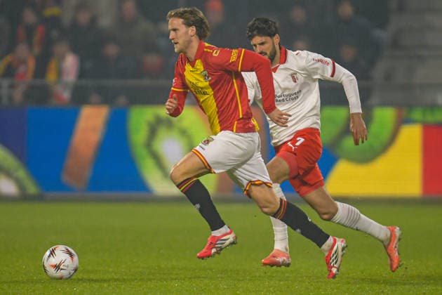 2026-01-29 - Europa League match DEVENTER, NETHERLANDS - JANUARY 29: Giovanni van Zwam of Go Ahead Eagles battles for possession with Florian Grillitsch of SC Braga during the Europa League match at the De Adelaarshorst on January 29, 2026 in Deventer, Netherlands Deventer De Adelaarshorst Netherlands Content not available for redistribution in The Netherlands directly or indirectly through any third parties. Copyright: xDennisxBresserx