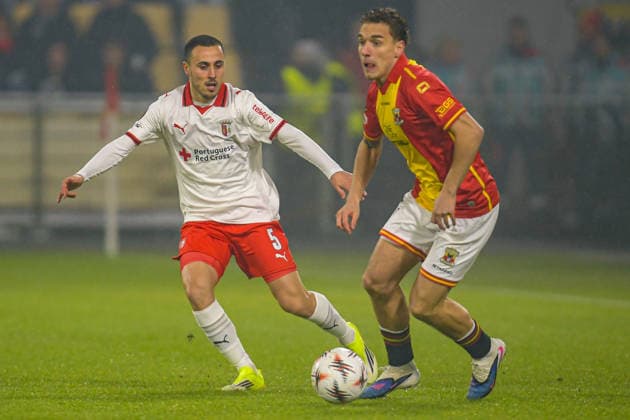 2026-01-29 - Europa League match DEVENTER, NETHERLANDS - JANUARY 29: Aske Adelgaard of Go Ahead Eagles battles for possession with Leonardo Lelo of SC Braga during the Europa League match at the De Adelaarshorst on January 29, 2026 in Deventer, Netherlands Deventer De Adelaarshorst Netherlands Content not available for redistribution in The Netherlands directly or indirectly through any third parties. Copyright: xDennisxBresserx