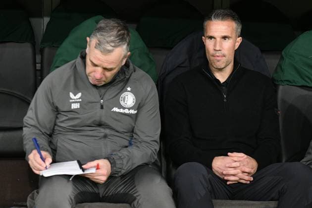 Fußball, EuroLeague, Real Betis Sevilla - Feyenoord Rotterdam #5 SEVILLA, 29-01-2026, Stadium La Cartuja, UEFA Football season 2025 2026, Europa League match between Betis Sevilla and Feyenoord. Pictures shows Rene Hake and Feyenoord coach Robin van Persie Betis Sevilla - Feyenoord  x201171214x Copyright: