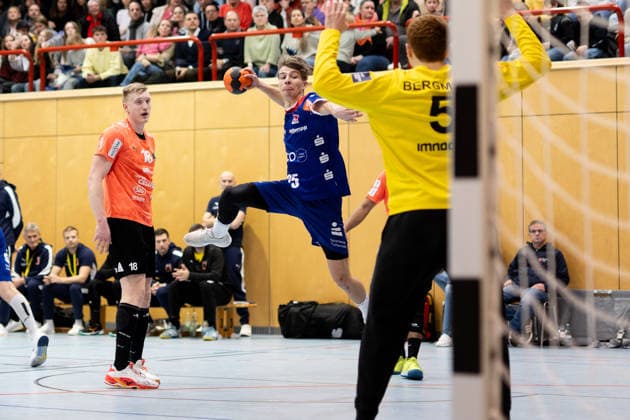 Mischa Locher , (HBW Balingen Weilstetten, 25) beim Torwurf, HBW Balingen Weilstetten vs. Kadetten Schaffhausen, Handball, Testspiel, Saison 2025 2026, 29.01.26 Eibner-Pressefoto Andreas Ulmer HBW Balingen Weilstetten vs. Kadetten Schaffhausen, Handball, Testspiel, Saison 2025 2026, 29.01.26 Dotternhausen Copyright: xEibner-Pressefoto AndreasxUlmerx EP_AUR