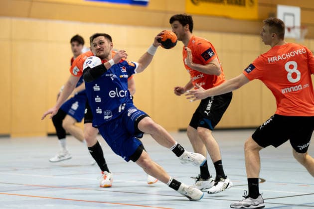 Merlin Fuss (HBW Balingen Weilstetten, 13) am Kreis, nicht zu halten HBW Balingen Weilstetten vs. Kadetten Schaffhausen, Handball, Testspiel, Saison 2025 2026, 29.01.26 Eibner-Pressefoto Andreas Ulmer HBW Balingen Weilstetten vs. Kadetten Schaffhausen, Handball, Testspiel, Saison 2025 2026, 29.01.26 Dotternhausen Copyright: xEibner-Pressefoto AndreasxUlmerx EP_AUR