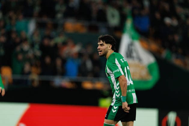 Fußball, EuroLeague, Real Betis Sevilla - Feyenoord Rotterdam #2 Ez Abde seen celebrating after goal during UEFA Europa League game between teams of Real Betis Balompie and Feyenoord Rotterdam (Maciej Rogowski Ball Raw Images) Sevilla Estadio La Cartuja Spain Copyright: xMaciejxRogowskix maciejrogowski_betis_feyenoord_2526-16