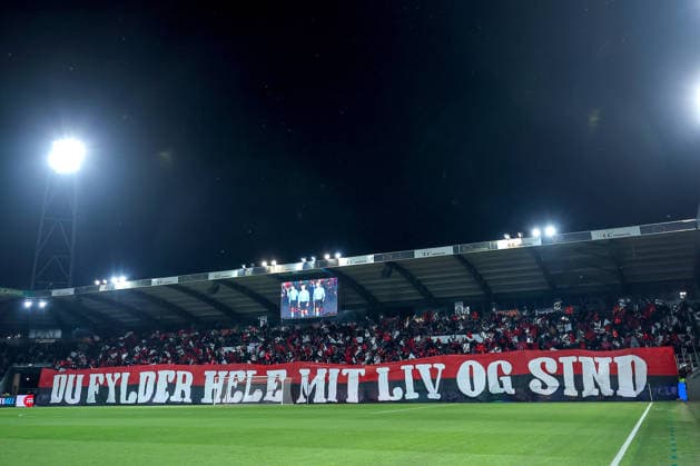 29.01.2026, Fußball, UEFA Europa League, Matchday 8, FC Midtjylland - GNK Dinamo Zagreb, MCH Arena in Herning, Dänemark: Choreografie vor dem Spiel Choreo Choreography Fans Zuschauer Tribüne Banner Regulations prohibit any use of photographs as image sequences and or quasi-video. Dänemark