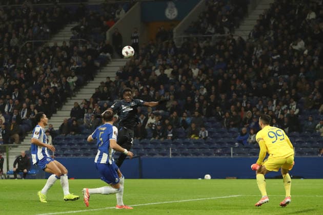 Djeidi Gassama of Rangers scores past Diego Costa of FC Porto during the UEFA Europa League league phase match at Estadio do Dragao, Porto. Porto v Rangers - UEFA Europa League - Estadio do Dragao, Lanarkshire, Portugal - 29 Jan 2026Porto Estadio do Dragao Lanarkshire Portugal EDITORIAL USE ONLY  Copyright: xRangersxFC Shutterstockx 16488283aw