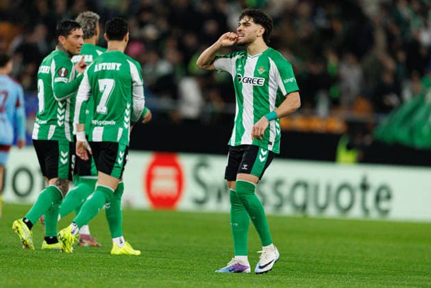 Fußball, EuroLeague, Real Betis Sevilla - Feyenoord Rotterdam #2 Ez Abde seen celebrating after goal during UEFA Europa League game between teams of Real Betis Balompie and Feyenoord Rotterdam (Maciej Rogowski Ball Raw Images) Sevilla Estadio La Cartuja Spain Copyright: xMaciejxRogowskix maciejrogowski_betis_feyenoord_2526-29