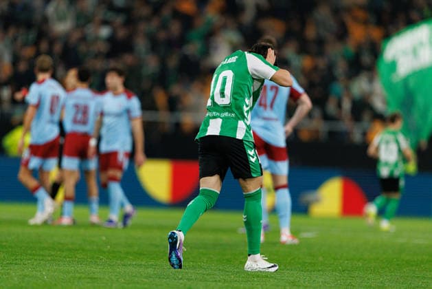 Fußball, EuroLeague, Real Betis Sevilla - Feyenoord Rotterdam #2 Ez Abde seen celebrating after goal during UEFA Europa League game between teams of Real Betis Balompie and Feyenoord Rotterdam (Maciej Rogowski Ball Raw Images) Sevilla Estadio La Cartuja Spain Copyright: xMaciejxRogowskix maciejrogowski_betis_feyenoord_2526-34