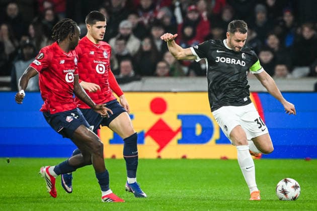 January 29, 2026, Lamorlaye, France, France: Ngal ayel MUKAU of Lille, Matias FERNANDEZ-PARDO of Lille and Christian GUNTER of Fribourg during the UEFA Europa League, League Phase MD8 match between Lille OSC (LOSC) and SC Freiburg at Pierre Mauroy Stadium on January 29, 2026 in Villeneuve-d Ascq near Lille, France. Lamorlaye France - ZUMAm308 20260129_zsp_m308_002 Copyright: xMatthieuxMirvillex