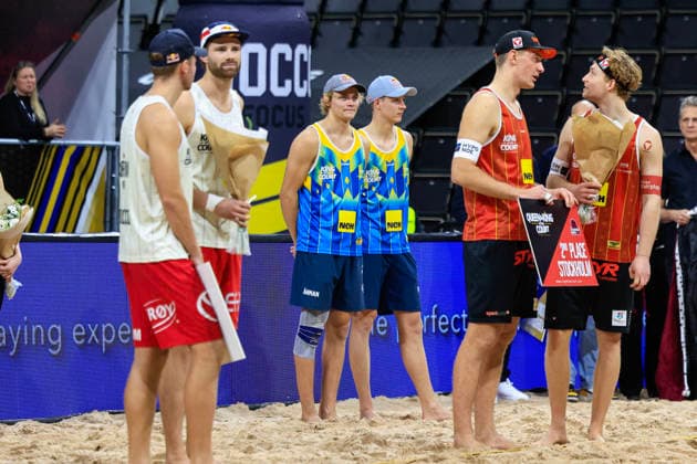 STOCKHOLM, SVERIGE 20260129 Norges Christian Sorum och Anders Mol (3:a plats), Sveriges David Ahman och Jonatan Hellvig (1:a plats) och Österrikes Timo Hammarberg och Tim Berger (2:a plats) efter finalen av beachvolleyboll-tävlingen Stockholm Beach 2026, en officiell deltävling i den internationella Queen & King of the Court-serien, i Avicii Arena i Stockholm. STOCKHOLM SVERIGE x60160x