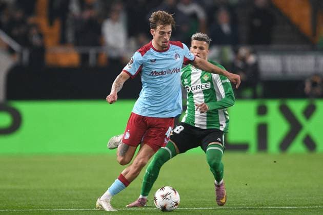 Fußball, EuroLeague, Real Betis Sevilla - Feyenoord Rotterdam #2 SEVILLA, 29-01-2026, Stadium La Cartuja, UEFA Football season 2025 2026, Europa League match between Betis Sevilla and Feyenoord. Pictures shows Feyenoord player Lucioano Valente and Betis player Nelson Deossa Betis Sevilla - Feyenoord  x201171301x Copyright: