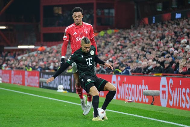 Dan Ndoye of Nottingham Forest and Cebrails Makreckis of Ferencvaros TC seen in action during the UEFA Europa league football match between Nottingham Forest and Ferencvaros TC at the City Ground in Nottingham. Copyright: xPaulxBonser SportsxPressxPhotox Sportspressphoto_SPR86722