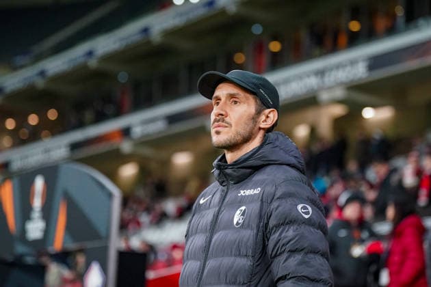 Fussball UEFA Europa League 2025 26, 8. Spieltag - OSC Lille vs SC Freiburg - Stade Pierre Mauroy (Lille, Frankreich): Julian Schuster (SC Freiburg, Trainer) Copyright: xJOERANxSTEINSIEKx