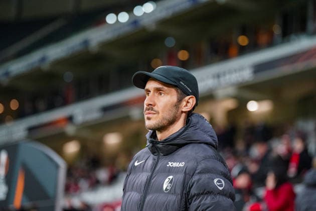 Fussball UEFA Europa League 2025 26, 8. Spieltag - OSC Lille vs SC Freiburg - Stade Pierre Mauroy (Lille, Frankreich): Julian Schuster (SC Freiburg, Trainer) Copyright: xJOERANxSTEINSIEKx