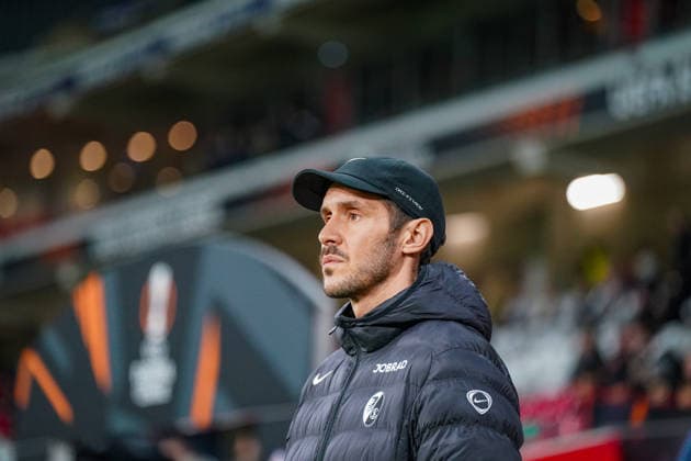Fussball UEFA Europa League 2025 26, 8. Spieltag - OSC Lille vs SC Freiburg - Stade Pierre Mauroy (Lille, Frankreich): Julian Schuster (SC Freiburg, Trainer) Copyright: xJOERANxSTEINSIEKx