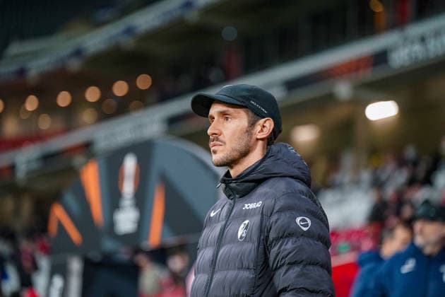 Fussball UEFA Europa League 2025 26, 8. Spieltag - OSC Lille vs SC Freiburg - Stade Pierre Mauroy (Lille, Frankreich): Julian Schuster (SC Freiburg, Trainer) Copyright: xJOERANxSTEINSIEKx