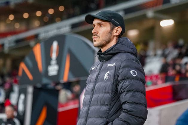 Fussball UEFA Europa League 2025 26, 8. Spieltag - OSC Lille vs SC Freiburg - Stade Pierre Mauroy (Lille, Frankreich): Julian Schuster (SC Freiburg, Trainer) Copyright: xJOERANxSTEINSIEKx