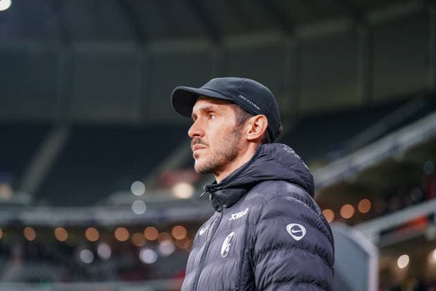 Fussball UEFA Europa League 2025 26, 8. Spieltag - OSC Lille vs SC Freiburg - Stade Pierre Mauroy (Lille, Frankreich): Julian Schuster (SC Freiburg, Trainer) Copyright: xJOERANxSTEINSIEKx