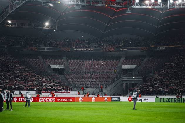 Stefan Drljaca (21; VfB Stuttgart) steht auf dem Spielfeld in der MHP-Arena während einer Spielsituation in der UEFA Europa League. Spielszene UEFA Europa League