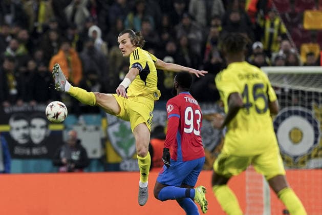 FCSB v Fenerbahce - UEFA Europa League BUCHAREST, ROMANIA - JANUARY 29: Caglar Soyuncu of Fenerbahce in action against Mamadou Thiam (93) of FCSB during the UEFA Europa League Week 8 football match between FCSB and Fenerbahce in Bucharest, Romania on January 29, 2026. Arife Karakum Anadolu Bucharest Romania. Editorial use only. Please get in touch for any other usage.  Copyright: x2026xAnadoluxArifexKarakumx