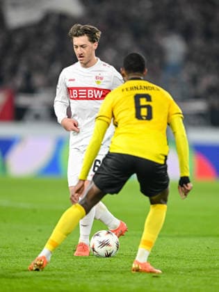 Angelo Stiller (VfB Stuttgart) und Edimilson Fernandes (BSC Young Boys) battle for the ball during the UEFA Europa League 2025 26 League Phase MD8 match between VfB Stuttgart and BSC Young Boys at Stuttgart Arena on January 29, 2026 in Stuttgart, Germany. (Photo by Harry Langer DeFodi Images) -