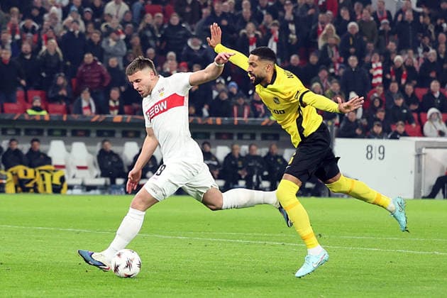 29.01.2026, xrekx, Fussball UEFA Europa League, VfB Stuttgart - Young Boys Bern v.l. Torschuss zum 2:0 durch Ermedin Demirovic (VfB Stuttgart) Gregory Wüthrich Wuethrich (BSC Young Boys) (DFL DFB REGULATIONS PROHIBIT ANY USE OF PHOTOGRAPHS as IMAGE SEQUENCES and or QUASI-VIDEO) Stuttgart