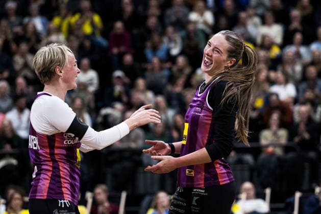 260129 Norges Sunniva Helland-Hansen och Nina Pavlova jublar efter Stockholm Beach 2026 den 29 januari 2026 i Stockholm. Copyright: EMMAxWALLSKOG BB260129EW053