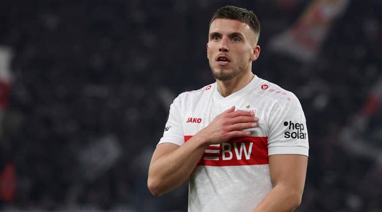 Stuttgart, Fußball Europa League , VfB Stuttgart vs. BSC Young Boys Bern , Torschütze Ermedin Demirovic (VfB) jubelt über sein Tor zum 2:0