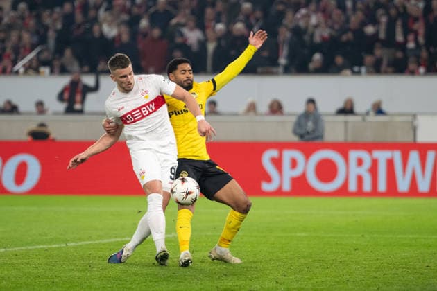 v. li. im Zweikampf Ermedin Demirovic (VfB Stuttgart, 09), Gregory Wuethrich (BSC Young Boys Bern, 05), Torchance, GER, VfB Stuttgart vs. BSC Young Boys Bern, Fussball, UEFA Europa League, Herren, 8. Spieltag, Spielzeit 2025 2026, 29.01.2026, GER, VfB Stuttgart vs. BSC Young Boys Bern, Fussball, UEFA Europa League, Herren, 8. Spieltag, Spielzeit 2025 2026, 29.01.2026 Stuttgart Copyright: xEibner-Pressefoto WolfgangxFrankx EP_WFK