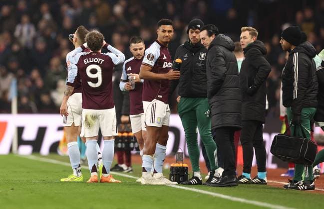Aston Villa look dejected after the opening goal. Aston Villa v Red Bull Salzburg, UEFA Europa League, Group Stage, Football, Villa Park, Birmingham, UK - 29 Jan 2026Birmingham Villa Park United Kingdom EDITORIAL USE ONLY No use with unauthorised audio, video, data, fixture lists, club league logos or live services. Online in-match use limited to 120 images, no video emulation. No use in betting, games or single club league player publications.  Copyright: xRyanxBrowne Shutterstockx 16445867bg