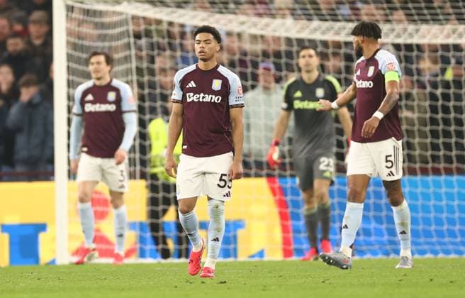Aston Villa look dejected after the opening goal. Aston Villa v Red Bull Salzburg, UEFA Europa League, Group Stage, Football, Villa Park, Birmingham, UK - 29 Jan 2026Birmingham Villa Park United Kingdom EDITORIAL USE ONLY No use with unauthorised audio, video, data, fixture lists, club league logos or live services. Online in-match use limited to 120 images, no video emulation. No use in betting, games or single club league player publications.  Copyright: xRyanxBrowne Shutterstockx 16445867be
