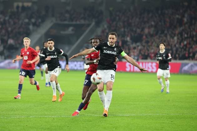 Football Lille LOSC - Fribourg PHOTOPQR VOIX DU NORD FLORENT MOREAU ; 29 01 2026 ; Villeneuve d Ascq, le 29 01 2026. Football, Europa League. Le Losc affronte le SC Fribourg au stade Mauroy. PHOTO FLORENT MOREAU LA VOIX DU NORD UEFA Europa League - League phase, Matchday 8 - football match between LOSC Lille and SC Freiburg at the Pierre Mauroy Stadium in Villeneuve d Ascq, northern France, on January 29, 2026. NORD France  Copyright: xPHOTOPQR VOIXxDUxNORD MAXPPPxFLORENTxMOREAUx 20260129VDN5189 20260129VDN5189