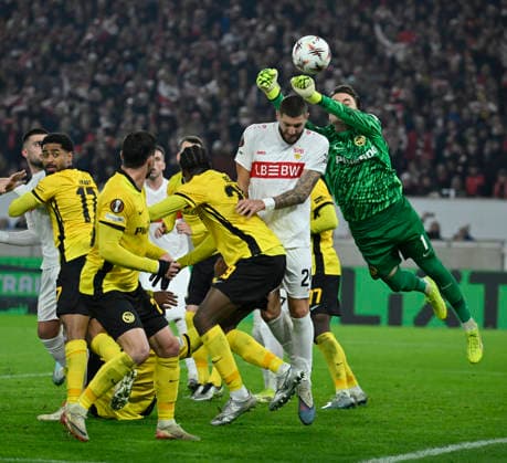 Strafraumszene, Torraumszene Torwart Marvin Keller BSC Young Boys Bern (01) Aktion VfB Stuttgart vs Young Boys Bern YB EUROPA LEAGUE EL 29.01.2026 DFL REGULATIONS PROHIBIT ANY USE OF PHOTOGRAPHS AS IMAGE SEQUENCES AND OR QUASI-VIDEO VfB Stuttgart vs Young Boys Bern YB