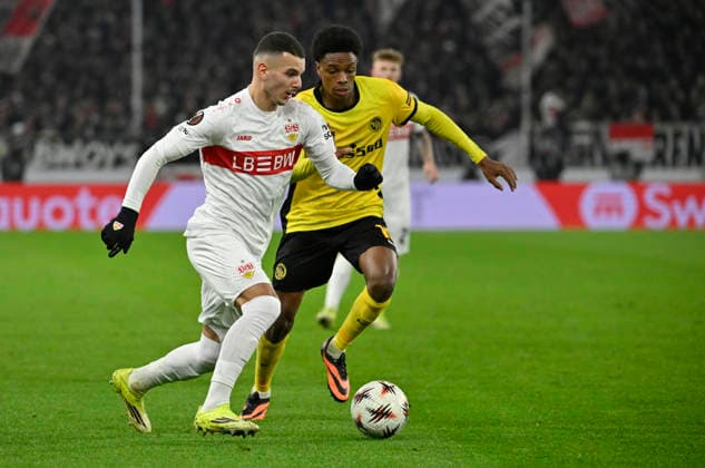 Zweikampf, Aktion Badredine Bouanani VfB Stuttgart (27) gegen Edimilson Ferndandes BSC Young Boys Bern (06) VfB Stuttgart vs Young Boys Bern YB EUROPA LEAGUE EL 29.01.2026 DFL REGULATIONS PROHIBIT ANY USE OF PHOTOGRAPHS AS IMAGE SEQUENCES AND OR QUASI-VIDEO VfB Stuttgart vs Young Boys Bern YB