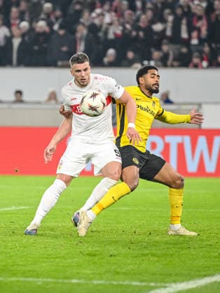 Ermedin DemiroviÄ‡ (VfB Stuttgart) und Daidy Janko (BSC Young Boys) battle for the ball during the UEFA Europa League 2025 26 League Phase MD8 match between VfB Stuttgart and BSC Young Boys at Stuttgart Arena on January 29, 2026 in Stuttgart, Germany. (Photo by Harry Langer DeFodi Images) -