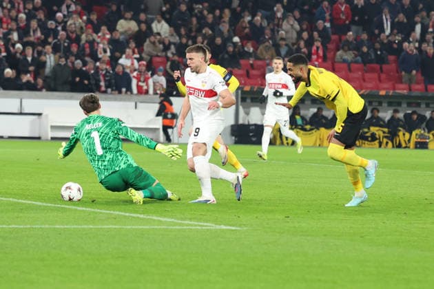 29.01.2026, xrekx, Fussball UEFA Europa League, VfB Stuttgart - Young Boys Bern v.l. Torschuss zum 2:0 durch Ermedin Demirovic (VfB Stuttgart) Marvin Keller (BSC Young Boys) (DFL DFB REGULATIONS PROHIBIT ANY USE OF PHOTOGRAPHS as IMAGE SEQUENCES and or QUASI-VIDEO) Stuttgart