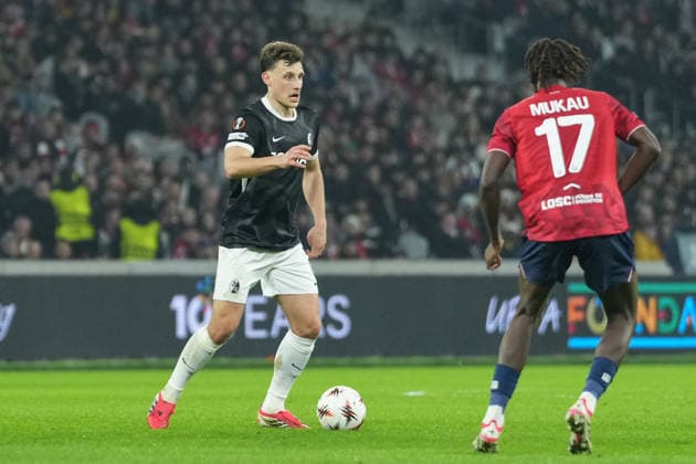 Maximilian Eggestein (SC Freiburg, 08) am Ball , Frankreich, Fussball, UEFA Europa League, 8.Spieltag, Ligaphase, 2025 2026, OSC Lille vs. SC Freiburg, 29.01.2026, Stade Pierre-Mauroy, Lille, Frankreich Lille Stade Pierre-Mauroy DÃ partements Nord, Hauts-de-Fra Frankreich Copyright: xArnexAmbergx