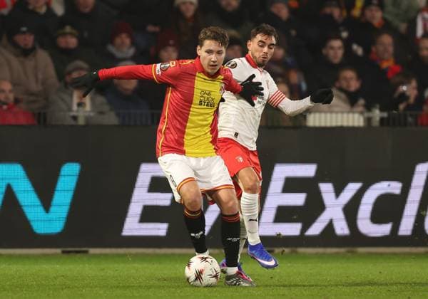 Evert Linthorst of Go Ahead Eagles with Ricardo Horta of Braga during the match Go Ahead Eagles vs Braga at the De Adelaarshorst for the UEFA Europa League season 2025-2026 in DEVENTER, Netherlands on 29 january 2026 (Photo by Peter Lous EYE4IMAGES) -