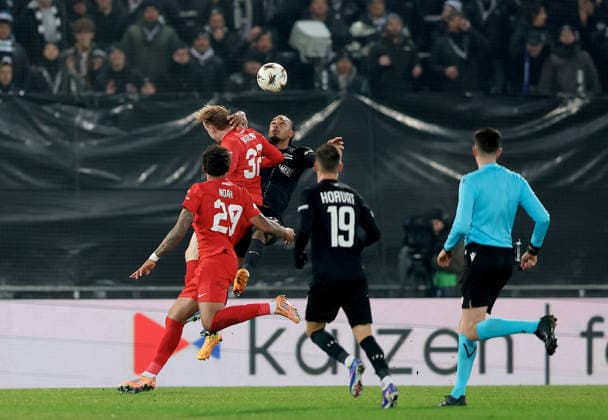 SOCCER - UEFA EL, Sturm vs Brann GRAZ,AUSTRIA,29.JAN.26 - SOCCER - UEFA Europa League, SK Sturm Graz vs SK Brann Bergen. Image shows Markus Haaland, Noah Holm (Brann) and Emanuel Aiwu (Sturm).  GEPAxpictures xHansxOberlaender