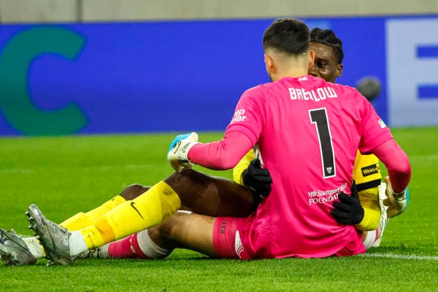 Fabian Bredlow (VfB Stuttgart, 01) und Darian Males (BSC Young Boys, 39) , Deutschland, Fussball, UEFA Europa League, 8. Spieltag, 2025 2026, VfB Stuttgart vs. Young Boys Bern, 29.01.2026, Stuttgart MHP Arena Deutschland Copyright: xGrantxHubbsx