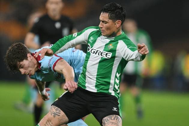 Fußball, EuroLeague, Real Betis Sevilla - Feyenoord Rotterdam #4 SEVILLA, 29-01-2026, Stadium La Cartuja, UEFA Football season 2025 2026, Europa League match between Betis Sevilla and Feyenoord. Pictures shows Feyenoord player Jordan Bos and Betis player Chimy Avila Betis Sevilla - Feyenoord  x201172161x Copyright: