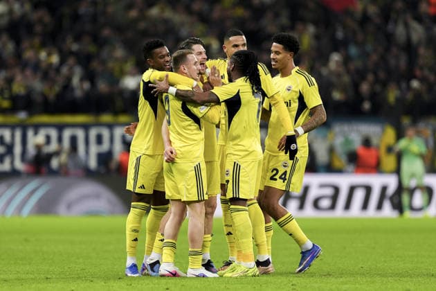 FCSB v Fenerbahce - UEFA Europa League BUCHAREST, ROMANIA - JANUARY 29: Ismail Yuksek (5) of Fenerbahce celebrates after scoring a goal with teammates during the UEFA Europa League Week 8 football match between FCSB and Fenerbahce in Bucharest, Romania on January 29, 2026. Arife Karakum Anadolu Bucharest Romania. Editorial use only. Please get in touch for any other usage.  Copyright: x2026xAnadoluxArifexKarakumx