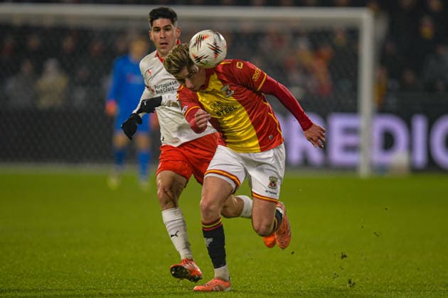2026-01-29 - Europa League match DEVENTER, NETHERLANDS - JANUARY 29: Giovanni van Zwam of Go Ahead Eagles battles for possession with Fran Navarro of SC Braga during the Europa League match at the De Adelaarshorst on January 29, 2026 in Deventer, Netherlands Deventer De Adelaarshorst Netherlands Content not available for redistribution in The Netherlands directly or indirectly through any third parties. Copyright: xDennisxBresserx
