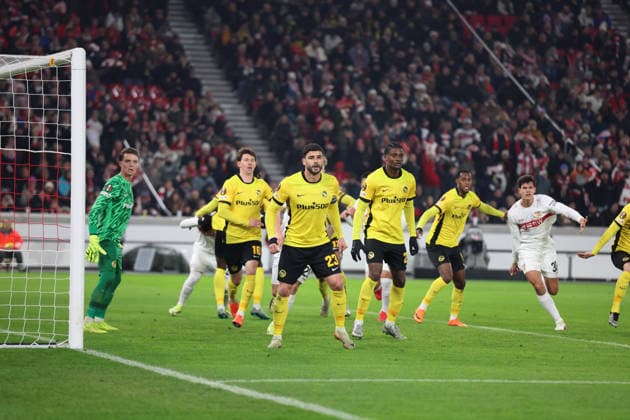 29.01.2026, xrekx, Fussball UEFA Europa League, VfB Stuttgart - Young Boys Bern v.l. Marvin Keller (BSC Young Boys) Loris Benito (BSC Young Boys) Eckball (DFL DFB REGULATIONS PROHIBIT ANY USE OF PHOTOGRAPHS as IMAGE SEQUENCES and or QUASI-VIDEO) Stuttgart